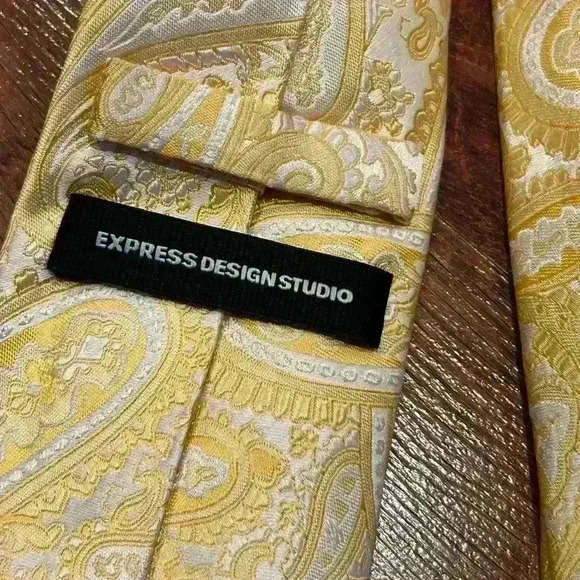 Express Design Studio 100% silk tie - Picture 3 of 4